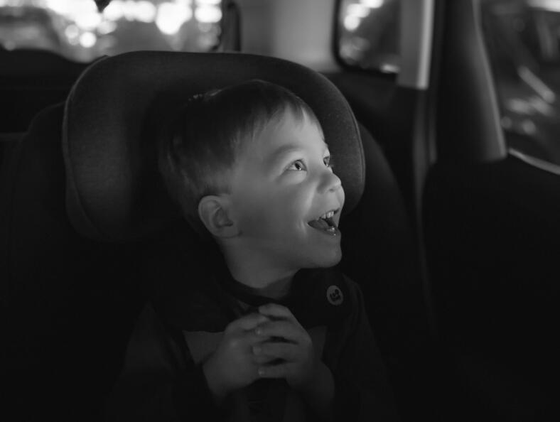 Jazda w foteliku - kiedy należy w ten sposób zabezpieczać dziecko w samochodzie?